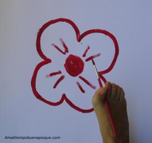 flor pintada con el pie