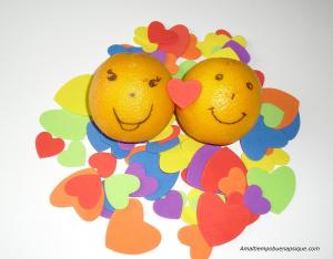 dos naranjas enteras y enamoradas