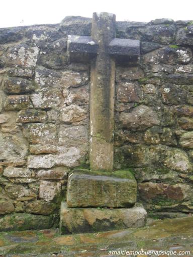 Tareas duelo Cruz de piedra en Lastres